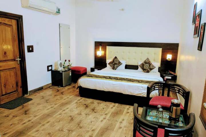 Room 6 of 49