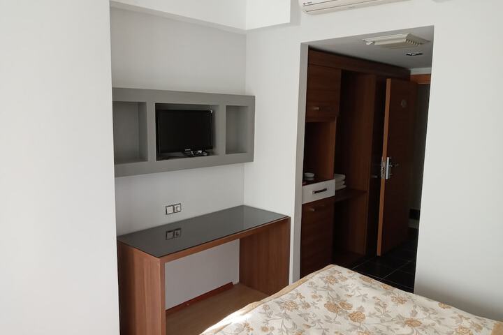 Room 5 of 11