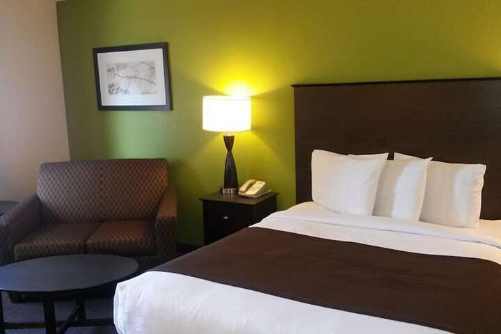 Quadruple Accessible Queen Size Bed (14 of 18)