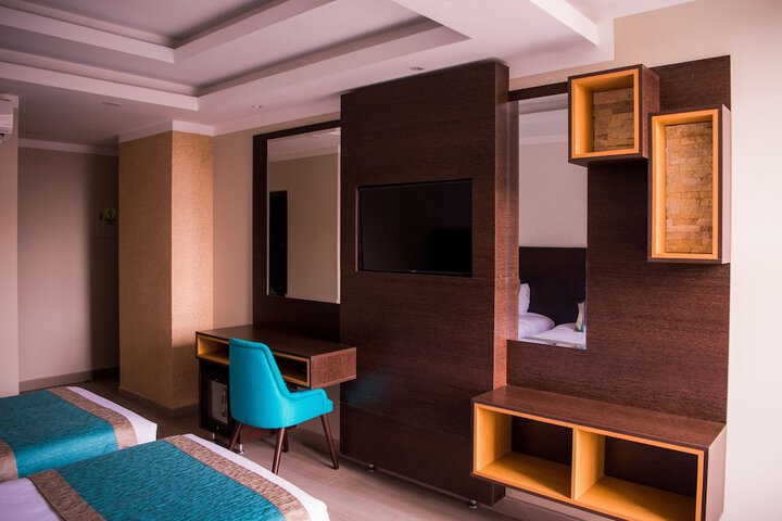 Room 18 of 74