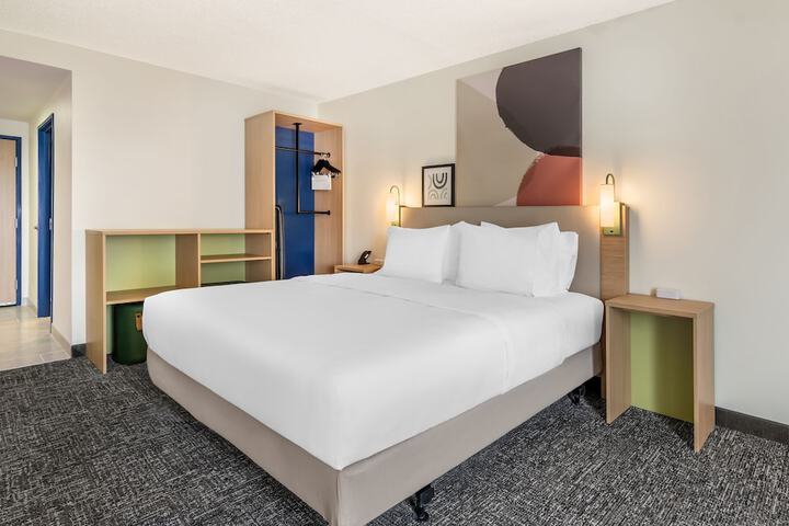 1 King Bed (5 of 15)