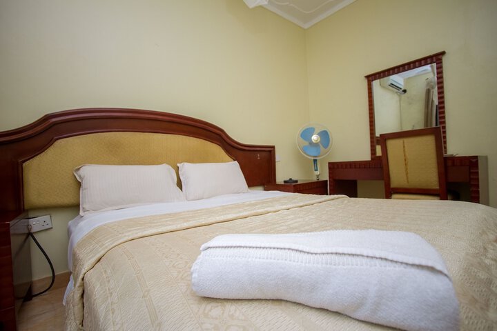 Room 18 of 48