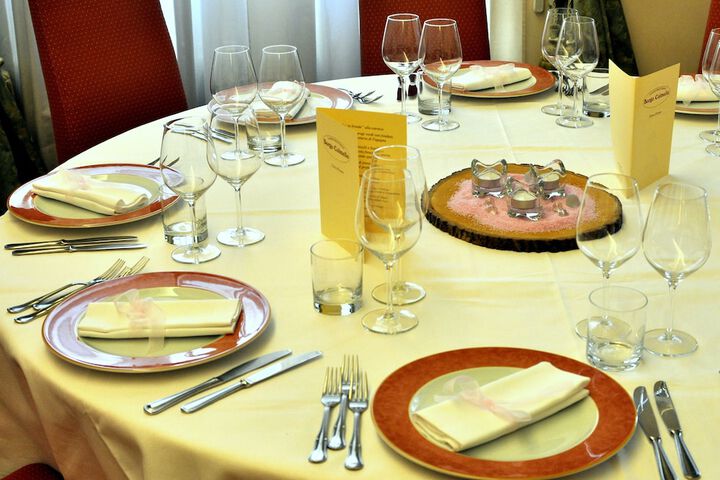 Dining 12 of 31