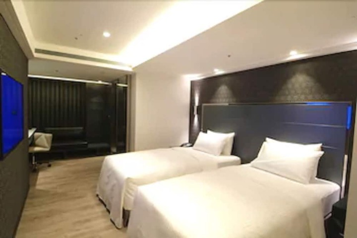 Room 18 of 64