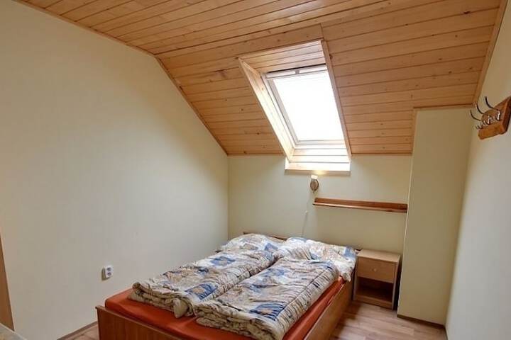 Room 3 of 32