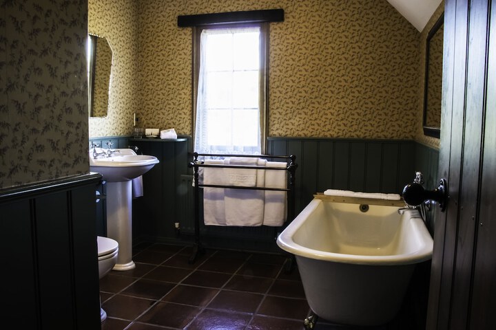 Room 48 of 85