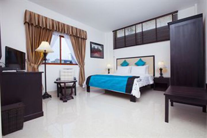 Room 9 of 27