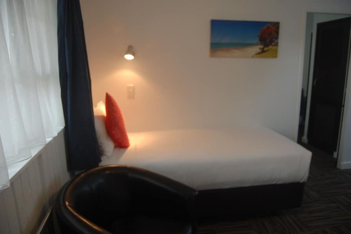 Room 10 of 20