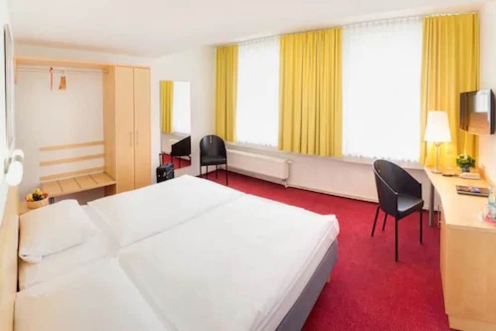 Room 11 of 45