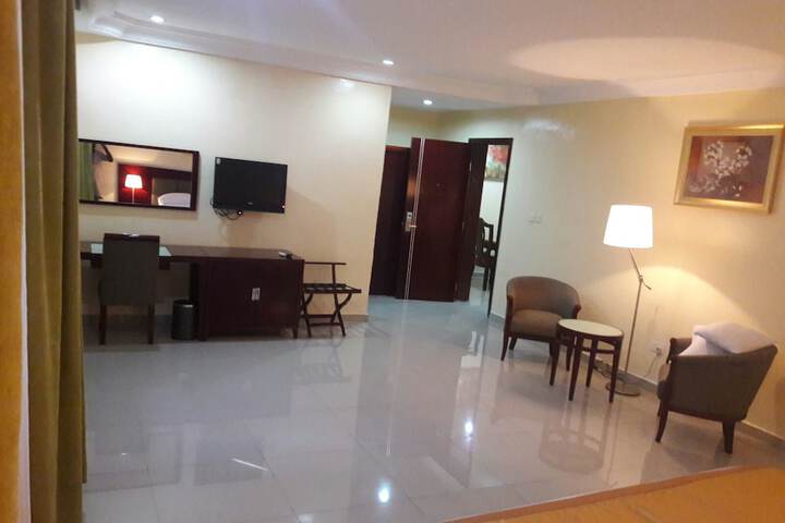 Room 9 of 33
