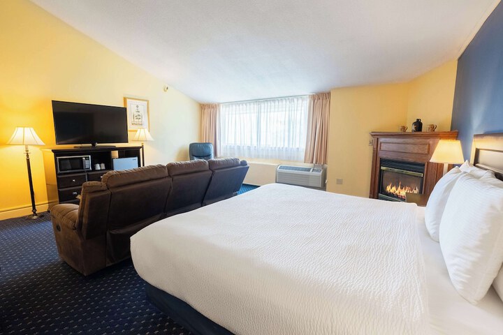 1 King Bed (21 of 39)
