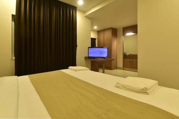 Room 7 of 16