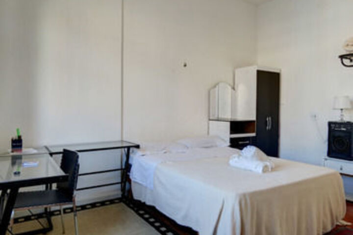 Room 4 of 20