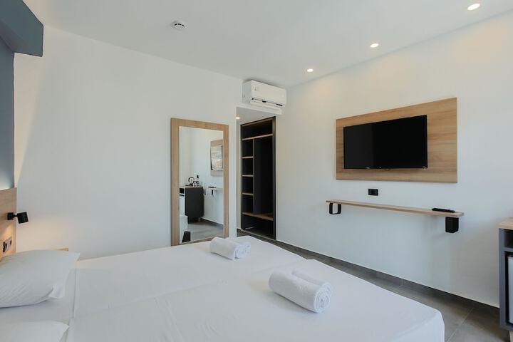 Room 34 of 93