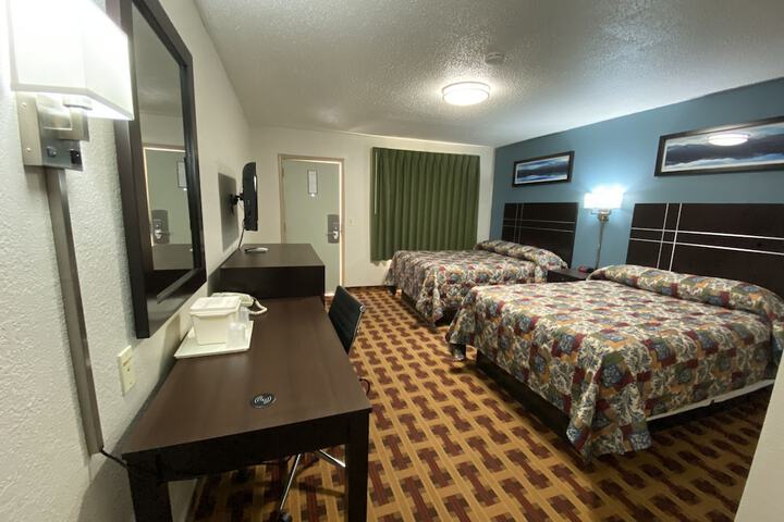 2 Double Beds (9 of 12)