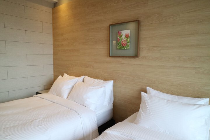 Room 9 of 43