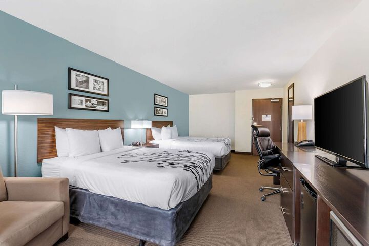 2 Queen Beds Mobility Accessible (2 of 20)