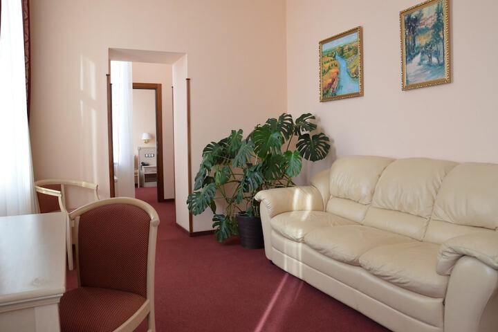 Room 18 of 48