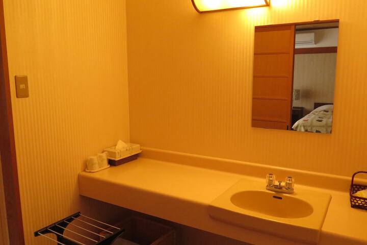 Room 18 of 32