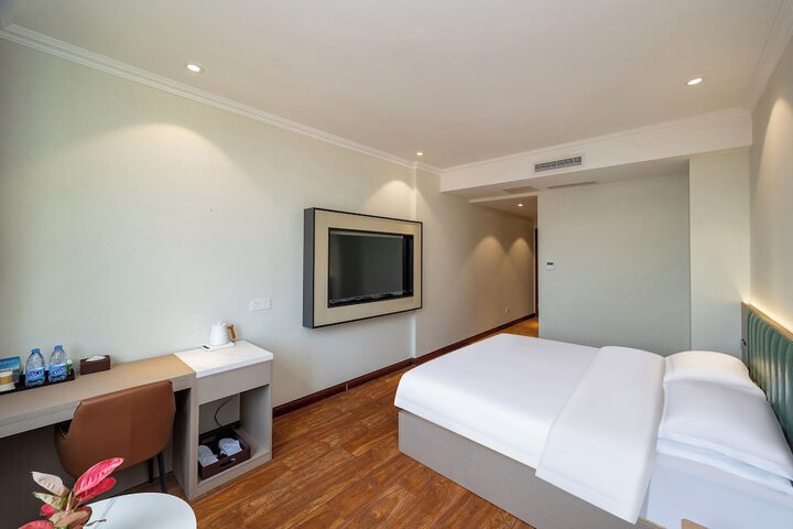 Room 15 of 48