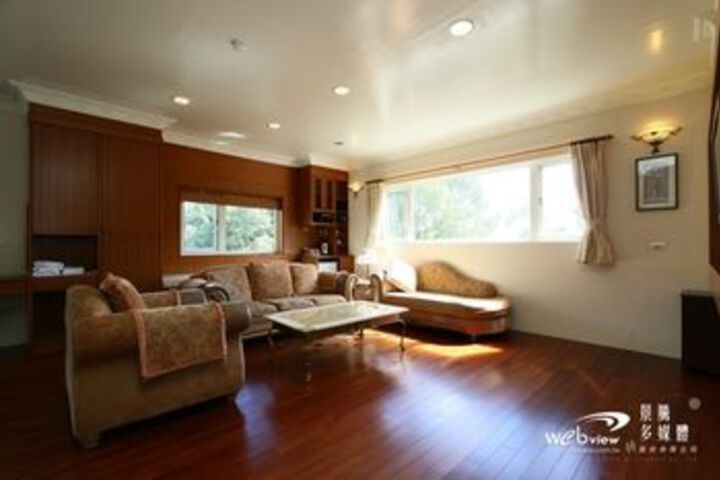 Room 35 of 47