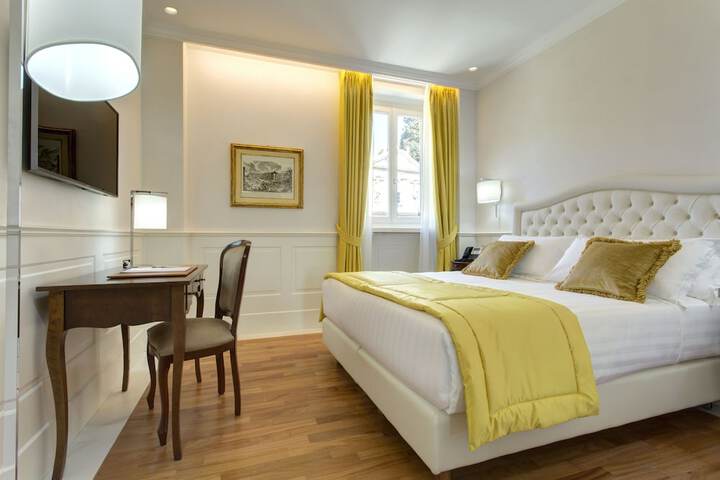 Room 12 of 83