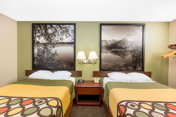 2 Double Beds (4 of 8)