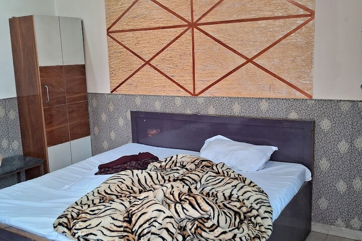 Room 8 of 20