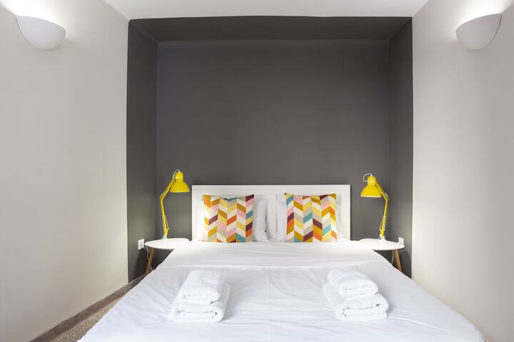 Room 4 of 18