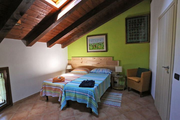 Room 6 of 16