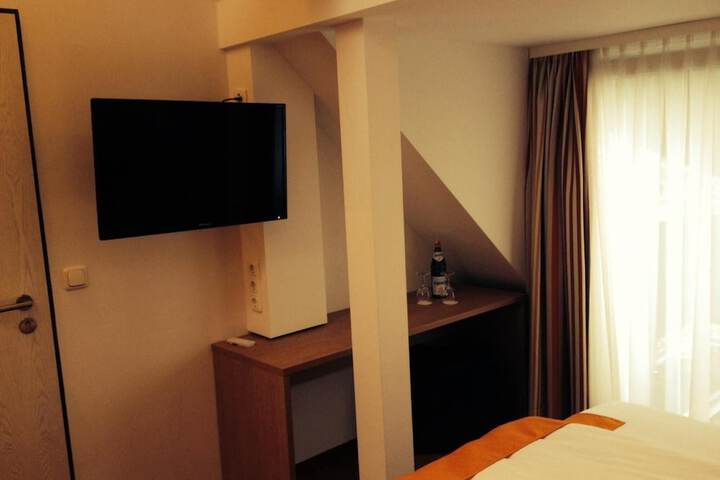 Room 5 of 40
