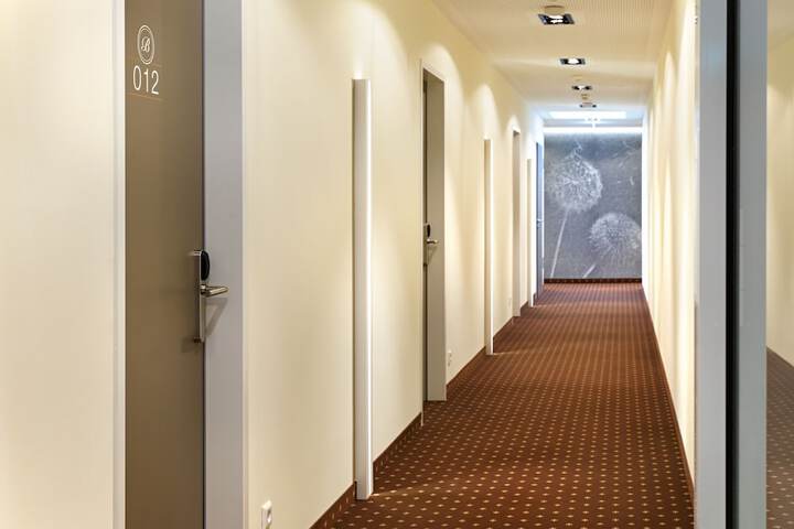 Ballroom/Hall 31 of 32