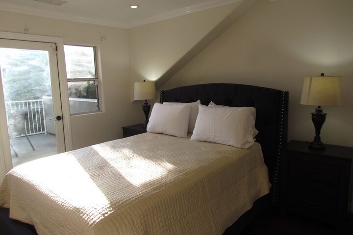 Room 2 of 33