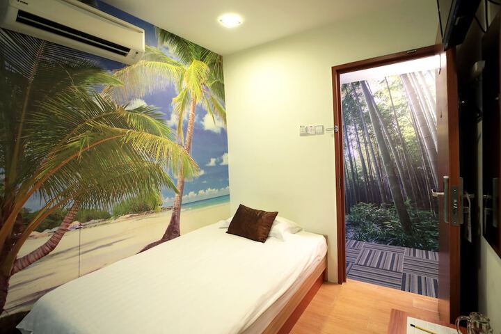 Room 10 of 47