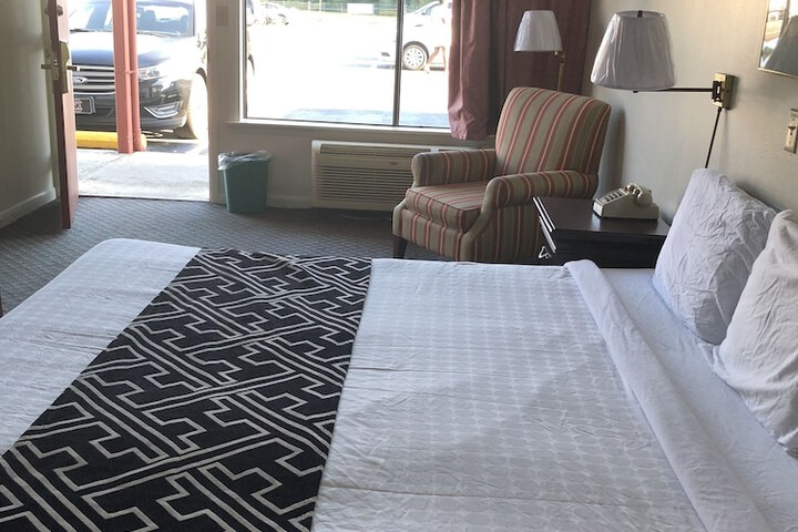 Standard | King Bed (2 of 5)