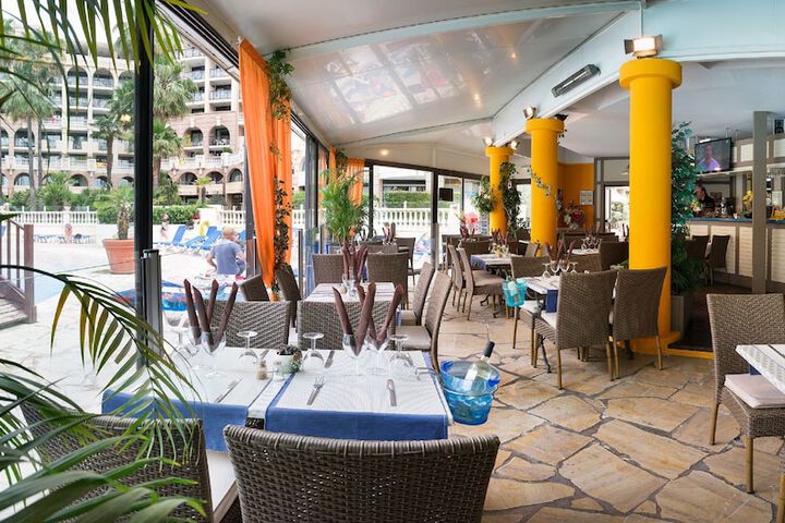 Pool Hotel