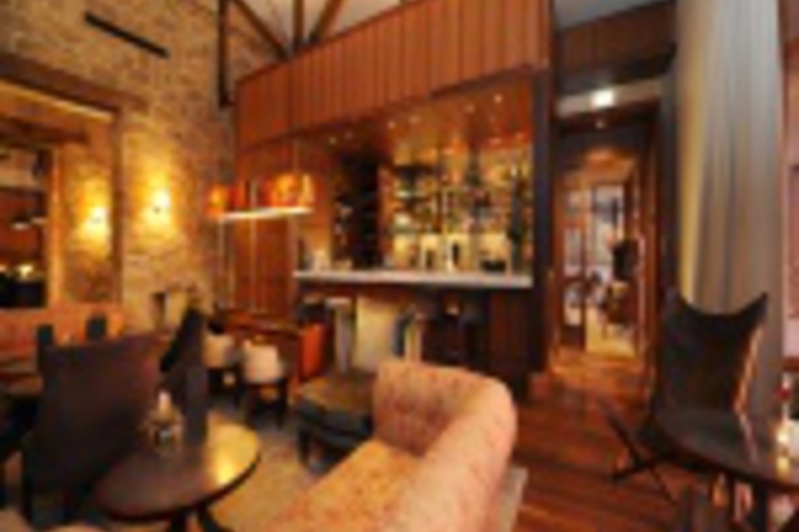 Lounge 204 of 706