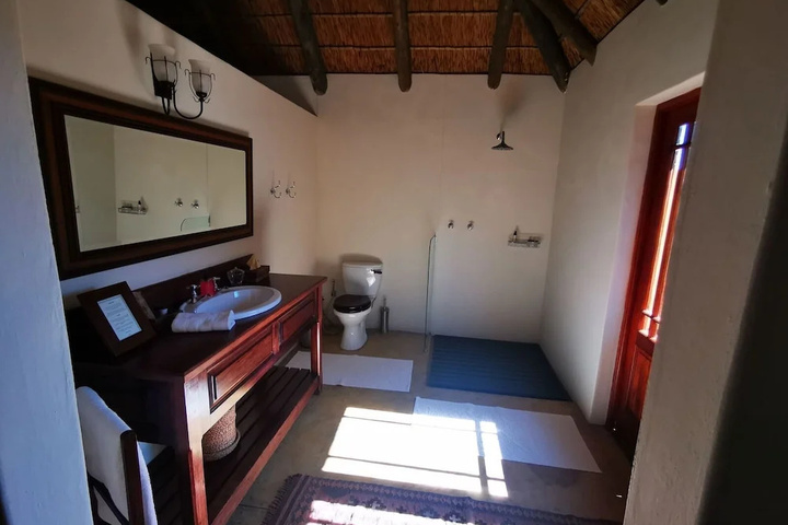 Room 5 of 10