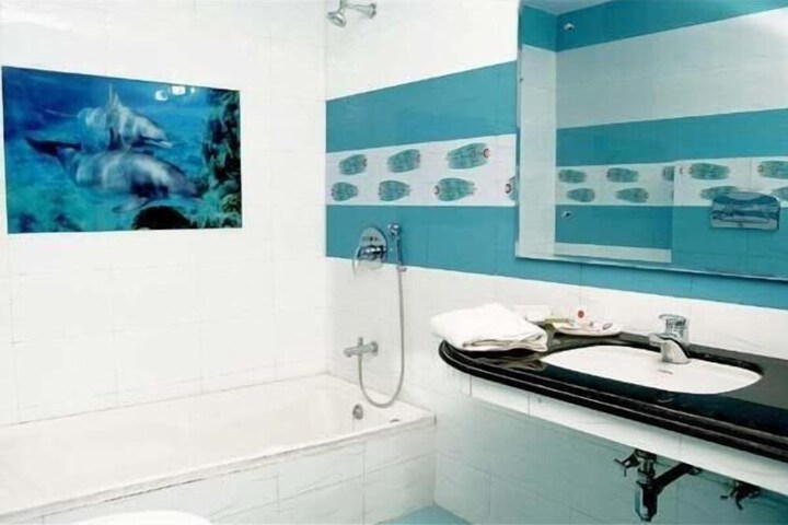Room 27 of 48