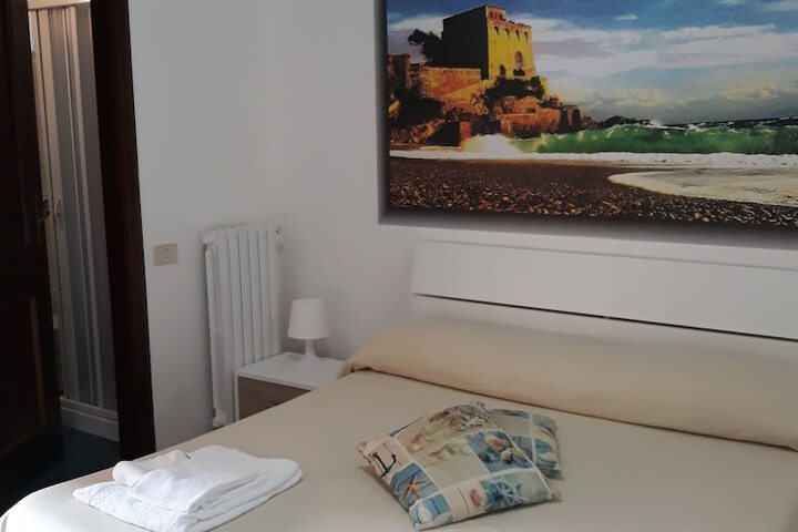 Room 6 of 51