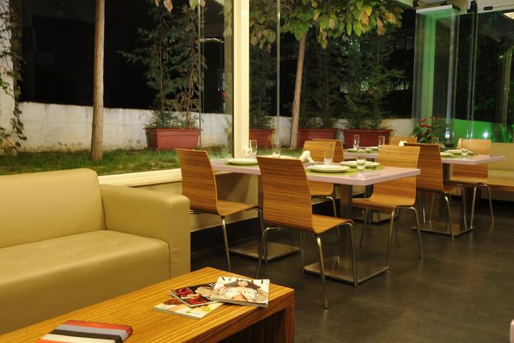 Dining 11 of 17