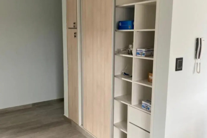 Room 4 of 12