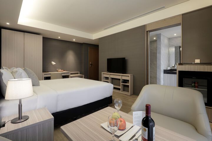 Room 10 of 65