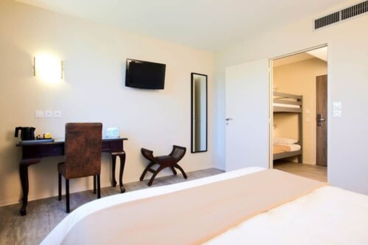 Room 12 of 96