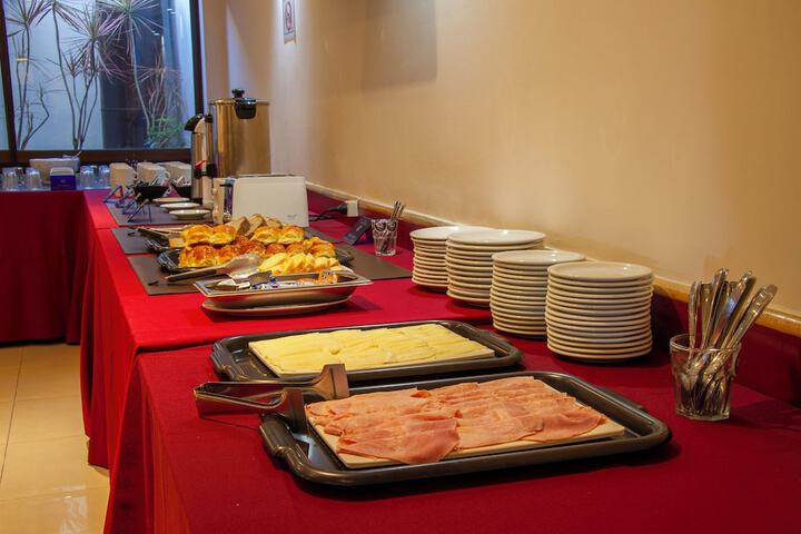 Breakfast/Coffee Service 27 of 33