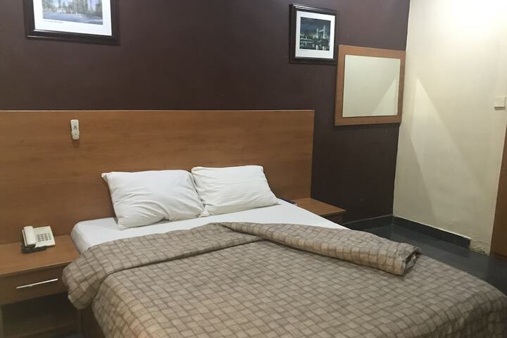 Room 9 of 15