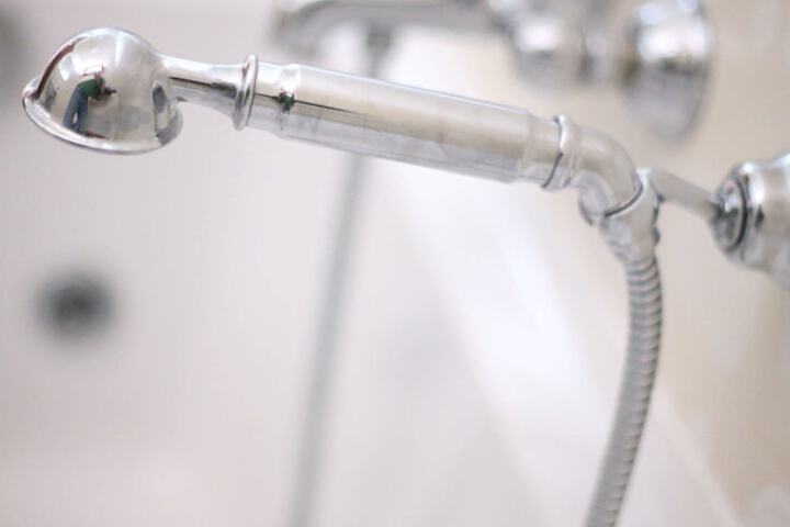 Deep soaking bathtub