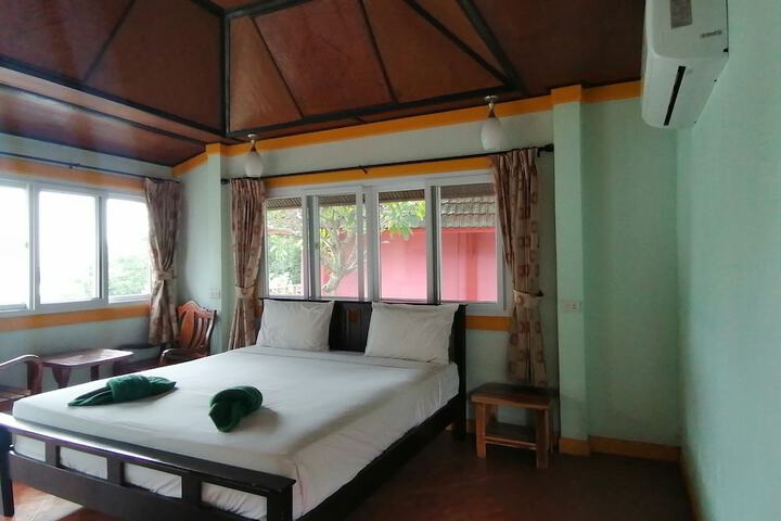Room 28 of 158