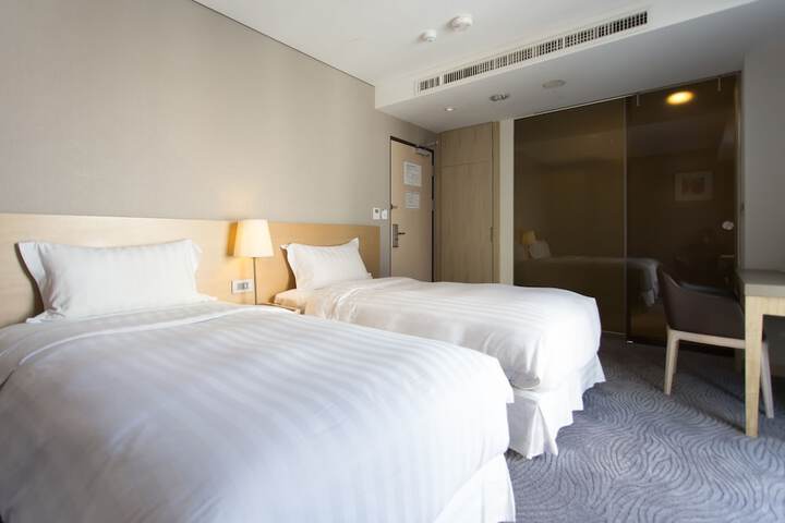 Room 9 of 53