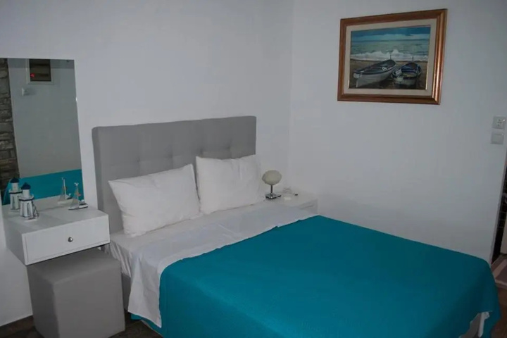 Room 4 of 18